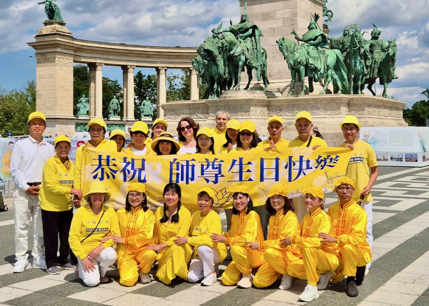 Image for article Hungarian Practitioners Celebrate World Falun Dafa Day on Heroes’ Square