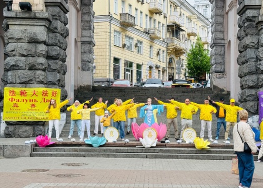 Image for article Ukrainian Practitioners Celebrate World Falun Dafa Day in Kyiv