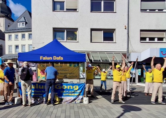 Image for article People Praised Falun Dafa’s Guiding Principles During Event in Meschede, Germany