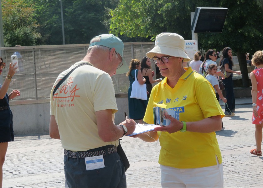 Image for article Paris, France: People Voice Concerns About the CCP’s Persecution