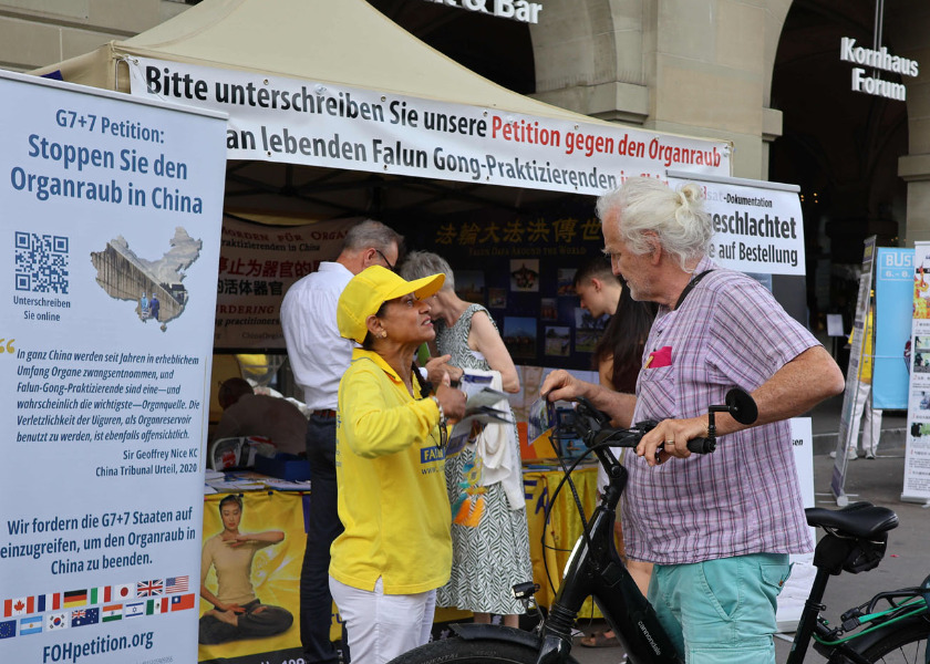 Image for article People in Switzerland Encourage Practitioners to Keep Exposing the Persecution in China