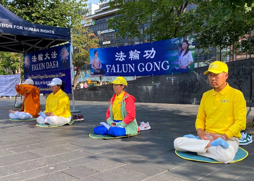 Image for article People Learn About the Persecution of Falun Gong During an Event in Helsinki