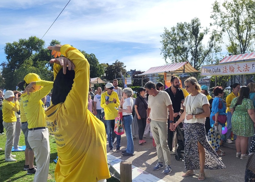 Image for article Liège, Belgium: Introducing Falun Dafa During the Retrouvailles Cultural Festival