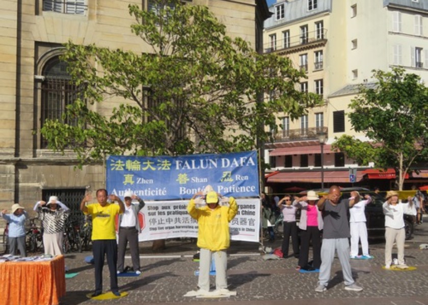 Image for article People Learn About Falun Gong and Condemn the Persecution During Events in Paris
