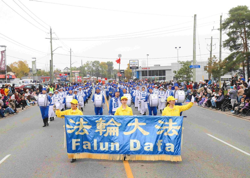 Image for article Waterloo, Canada: Tian Guo Marching Band Performs in Oktoberfest Thanksgiving Day Parade